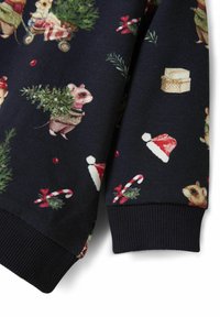 Czarna tkanina z festywnym motywem przedstawiającym zwierzęta, choinki, lizaki oraz czapki Mikołaja; zawiera ściągacze dla lepszego dopasowania.