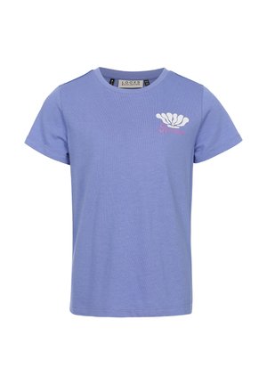 Lichtpaarse korte mouw t-shirt met kleine witte schelp en roze tekst "Revolution" op de linkerbovenborst.