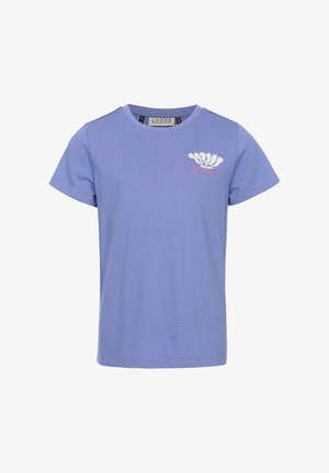 Lichtpaarse korte mouw t-shirt met kleine witte schelp en roze tekst "Revolution" op de linkerbovenborst.