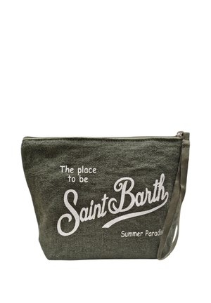 Bustina in tessuto verde scuro con testo bianco con la scritta "The place to be Saint Barth Summer Paradise" e una cinghia da polso sul lato destro.