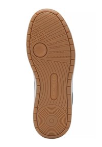 Bodenansicht eines Sneakers mit einer geriffelten Gummisohle in Beige, die kreisförmige und lineare Muster aufweist; enthält den Markennamen "KangaROOS."