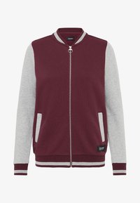 Sélectionné, wine red