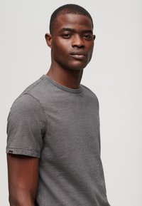 Superdry & Co CREW NECK SLUB SHORT SLEEVED  - T-shirt basic - dark grey