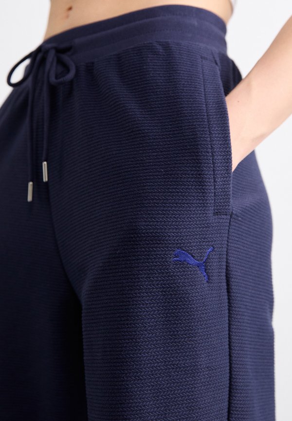 PREMIUM ESS LINE RELAXED  - Tracksuit bottoms2