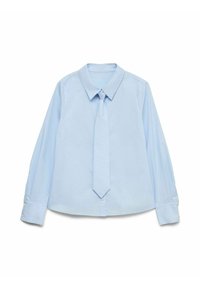 Camisa de manga larga azul claro con cuello puntiagudo y corbata a juego. Presenta puños abotonados y una textura tejida y suave.