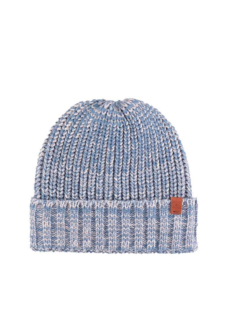 Dzianinowa czapka z prążkowanym wzorem w odcieniach niebieskiego i jasnoszarego. Posiada podwinięty mankiet i małą brązową skórzaną etykietę.