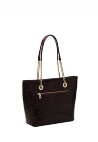 Borsa a spalla bordeaux scuro con texture a coccodrillo, manici a catena dorata e tasca con zip frontale. Finitura liscia, design strutturato.