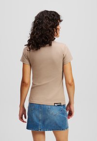 Karl Lagerfeld Jeans SLIM-FIT - Marškinėliai su spaudiniu - desert taupe