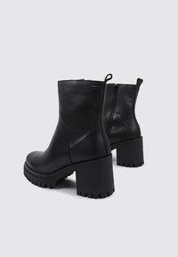 Sandra Fontán LORICA - Botines de tacón - black