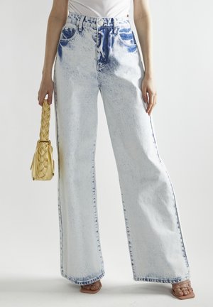 WIDE LEG - Wide Leg - bleach white blue