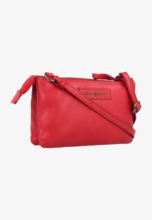 Borsa a tracolla rossa in pelle con chiusura a zip, tracolla regolabile e un'etichetta del marchio sul fronte. Design piatto e rettangolare con superficie liscia.