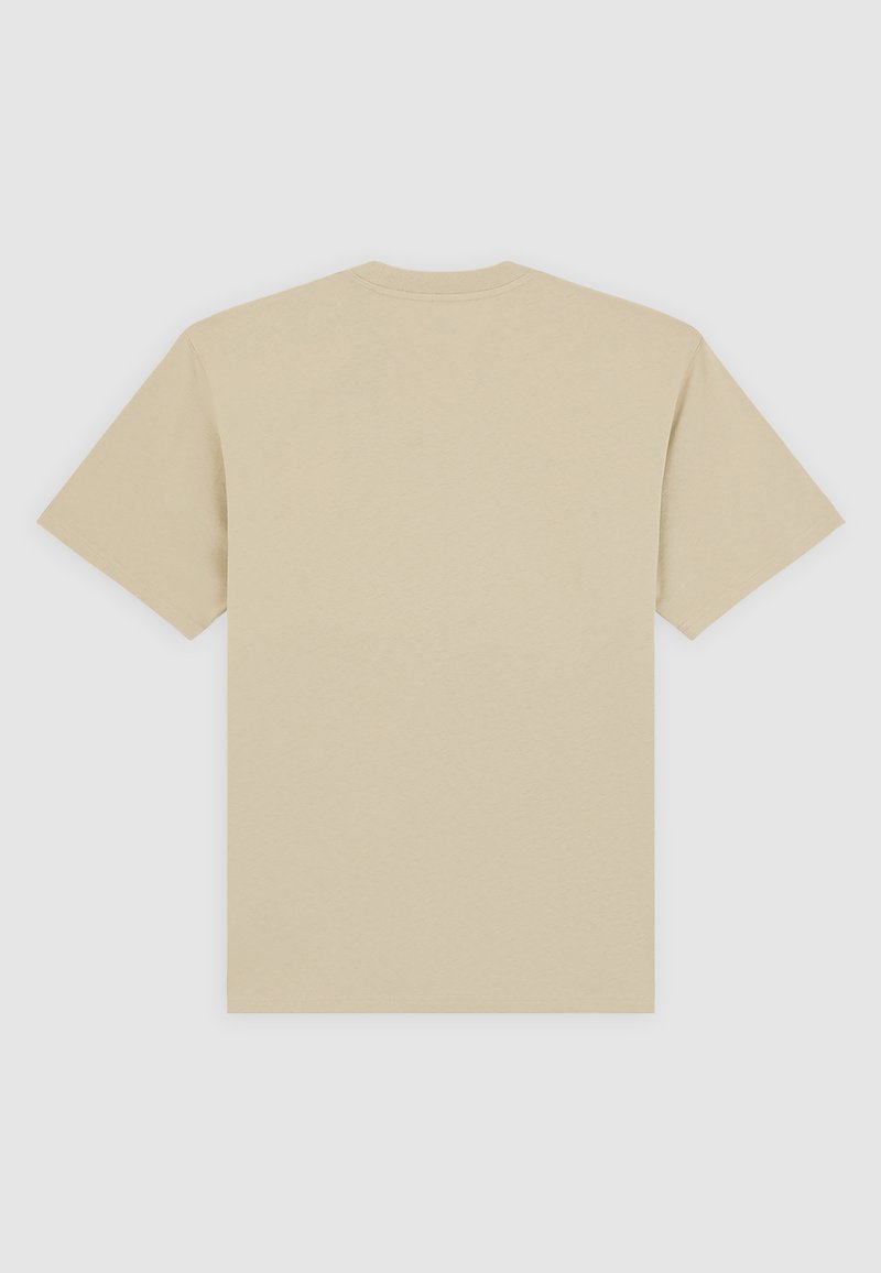 Beige T-shirt met korte mouwen van zacht katoen. Eenvoudig ontwerp met een ronde hals. Geen zichtbare patronen of afbeeldingen.