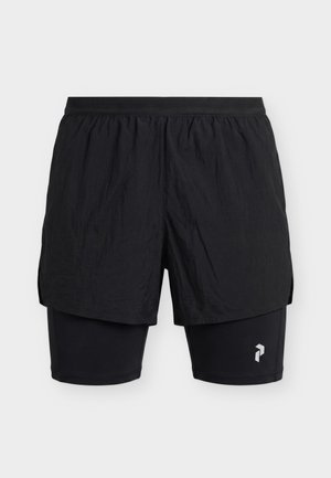 Čierne pánske športové šortky 2v1 s priliehavou vnútornou vrstvou a voľnou vonkajšou vrstvou, s malým reflexným logom na pravej nohe.