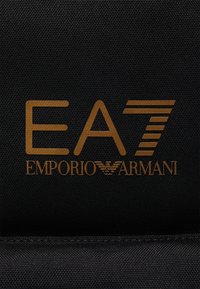 EA7 Emporio Armani ZAINO UNISEX - Zaino da viaggio - black gold coloured logo