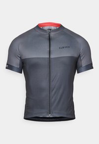 Tricou de ciclism cu mânecă scurtă de culoare gri închis, cu accente roșii, având un fermoar frontal, țesătură texturată și logo pe piept.