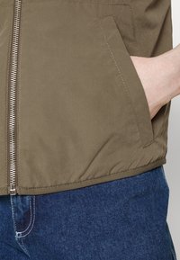 Abercrombie & Fitch Veste sans manches - green