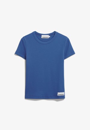 Blaues T-Shirt mit kurzen Ärmeln aus Baumwolle, mit Rundhalsausschnitt, gerippter Textur und einem kleinen Logosticker am unteren Saum.