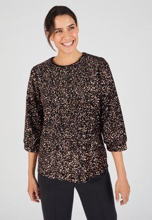 Maglietta nera con maniche a tre quarti, decorata con motivi di paillettes oro e oro rosa, dotata di un collo rotondo e una vestibilità comoda.