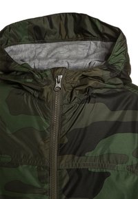 GAP BOYS WINDBUSTER - Allvädersjacka - green
