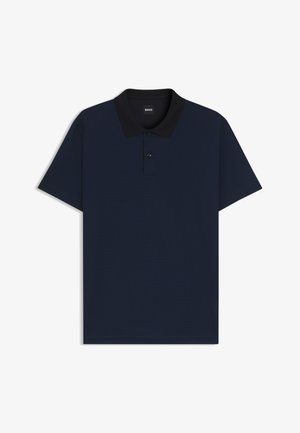 Marineblå polo med sort krave, to-knaps placket og tekstureret stof. Korte ærmer og lige kantdesign.
