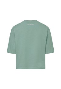 Lichtgroen T-shirt met korte mouwen, een ronde hals, een cropped pasvorm en een klein wit "Vaude"-logo op de bovenrug en linkermouw.