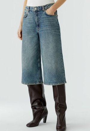 BERMUDA - Short en jean - blau