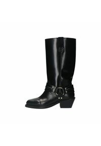 Bottines noires en cuir, hautes jusqu'au genou, avec un bout arrondi, une sangle décorative avec boucle et un talon carré bas. Fini lisse et brillant, sans motifs.