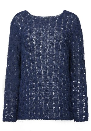 Granatowy sweter dzianinowy z luźnym splotem, długimi rękawami, okrągłym dekoltem oraz teksturowanym wzorem z detalami ażurowymi.