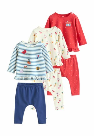 Set de îmbrăcăminte pentru bebeluși format din patru piese. Conține modele cu dungi, florale și buline dintr-un material moale. Culorile includ roșu, albastru, crem și verde.