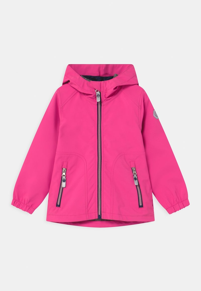 Veste à capuche pour enfants de couleur rose vif avec une fermeture éclair à l'avant et deux poches latérales zippées sur un fond blanc.