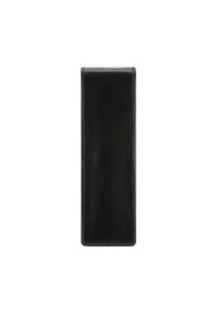 Segnalibro in pelle nera, forma rettangolare, superficie liscia, design minimalista, con bordi rifiniti in modo ordinato e senza hardware visibile.