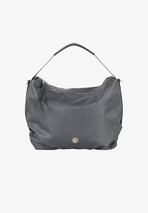 Borsa a spalla sintetica grigia con un motivo testurizzato, una tracolla removibile e un accento del logo dorato sul fronte. Chiusura con zip nella parte superiore.