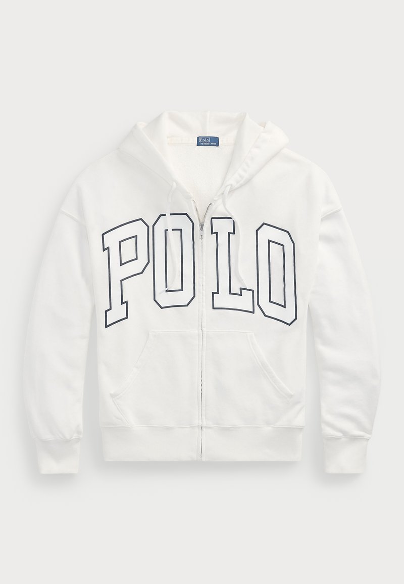 Hvid zip-up hoodie lavet af blødt stof, med en stor marineblå "POLO" grafik på fronten. Den har to foran lommer og en hætte med snor.