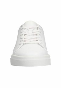 Sneaker bianca in pelle con punta tonda, suola piatta in gomma bianca e lacci bianchi. Texture liscia e design semplice senza loghi visibili.