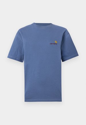 Blå bomull T-skjorte med korte ermer, med en liten rød og gul logo på brystet. Enkel rund hals med rett nederkant.