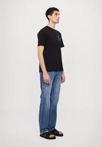 Just Cavalli GOTICH LOGO - Apdrukāts T-krekls - black