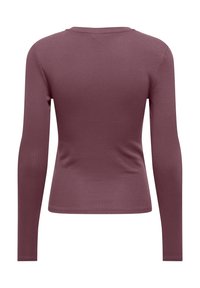 Top fitted a maniche lunghe di un colore mauve smorzato, con scollatura a girocollo e texture a coste. Senza motivi visibili o accessori.