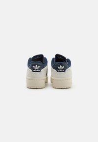 adidas Originals RIVALRY UNISEX - Tenisice - core white/night indigo/off white