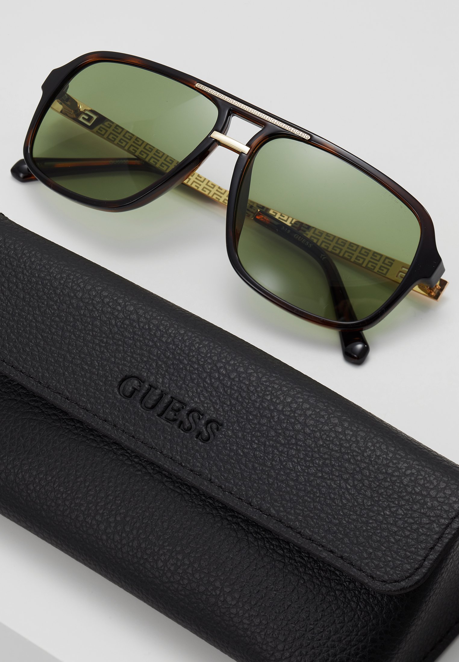 lunette solaire guess