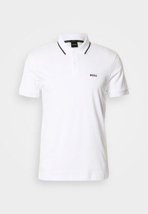 Witte polo met korte mouwen, twee knopen aan de hals, zwarte accenten aan de kraag en een klein "BOSS"-logo aan de linkerkant. Gemaakt van katoen.