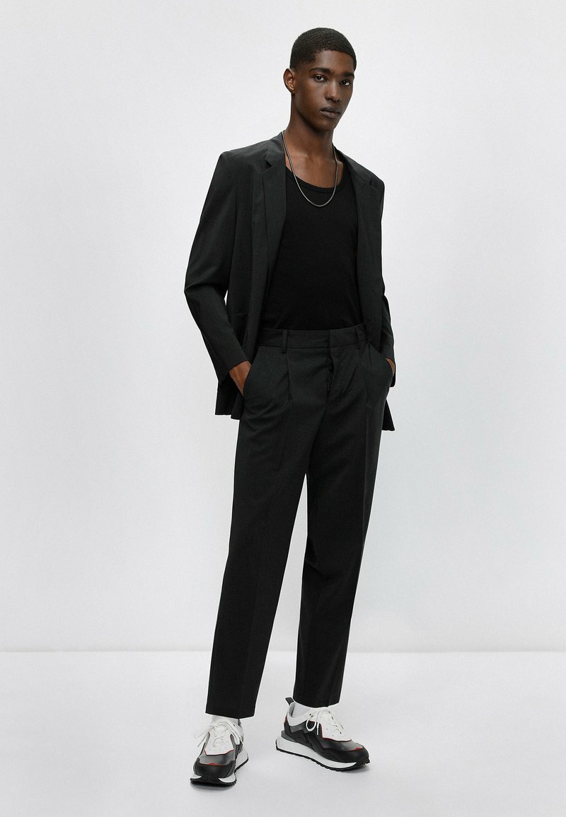 Herren Chinos | HUGO Stoffhose dark grey/dunkelgrau - KN23653 Herren Chinos | HUGO Stoffhose dark grey/dunkelgrau - KN23653