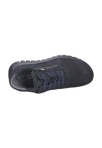 Męskie granatowe zamszowe sneakersy z sznurowadłami, bocznym zamkiem błyskawicznym, teksturowaną cholewką oraz wytrzymałą gumową podeszwą. Okrągły czubek i wyściełany kołnierz dla komfortu.