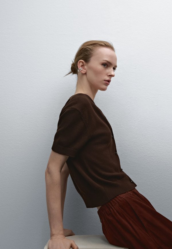 WITH BUTTON DETAIL - Cardigan3