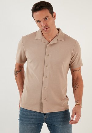 REGULAR FIT - Camisa - mink