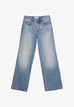 Lyseblå vide jeans lavet af denim, med en falmet vask, fem lommer og en knaplukning med en syning i taljen.