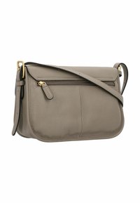 Borsa a tracolla rettangolare in pelle grigia chiara con finitura strutturata, dotata di una tasca con zip frontale e di una tracolla regolabile. Finiture in oro.