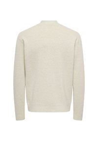 Trui met lange mouwen in lichtbeige kleur en een geribbelde textuur, met een afgeronde halslijn en zonder zichtbare versieringen. Achteraanzicht toont een gladde afwerking.