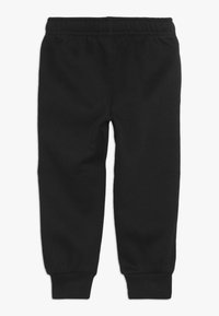 Pantalones de chándal negros hechos de una tela suave, con una cintura elástica, puños ajustados y sin patrones ni adornos visibles.