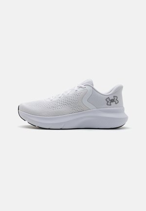 CHARGED ROGUE 5 - Utcai futócipők - white/black