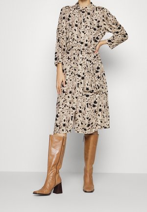 Object Tall Vestido informal - beige